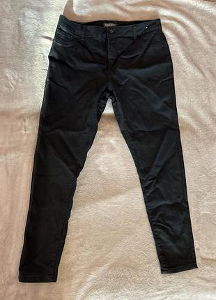 Джинси скінні