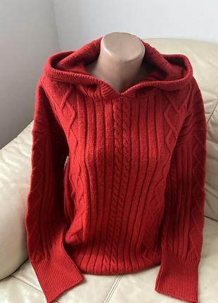 Продам теплий , ніжний, ( не «кусається» ) светр з візерунком «коси» з капюшоном