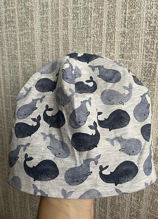 Шапка з китами