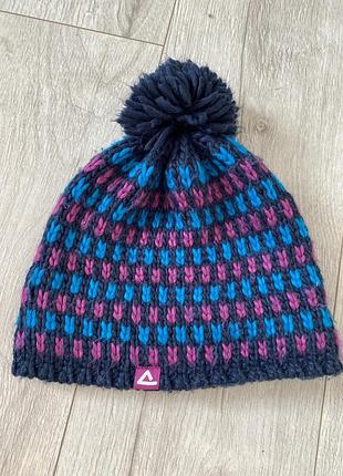 Женская шапка с балабоном