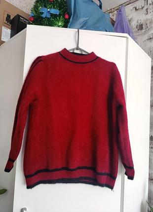 Красивый зимний свитер