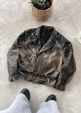 Вінтажна рідкісна байкерська шкіряна косуха в потертому стилі шкіряна мотокуртка великого розміру з поясом в готичному стилі
