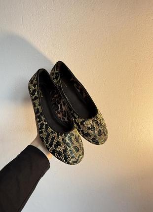 Балетки reserved з тигровим принтом зі стразами