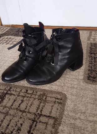 Женские кожаные ботиночки. 38 размер.
