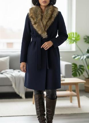 Жіноче пальто на запах