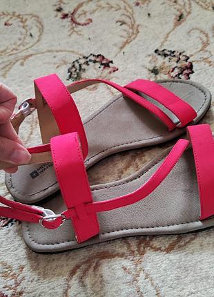 Босоніжки жіночі