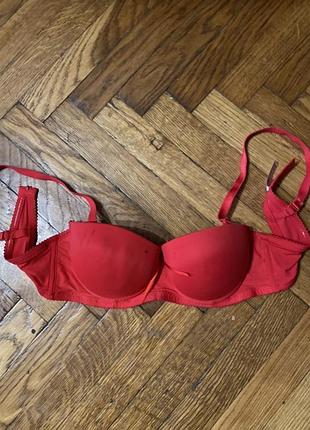 Червоний бюстгалтер з пушапом