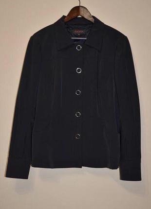 Брендова куртка escada