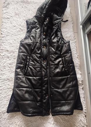 Жілетка тепла з еко шкіри.