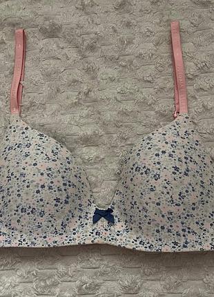 Бюстгальтер  vs