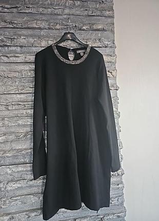 Черное платье теплой фактуры нарядное