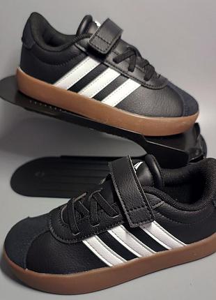 Новые оригинальные черные кожаные сникерсы adidas vl court 3.0 р30 длина стельки по факту 19см