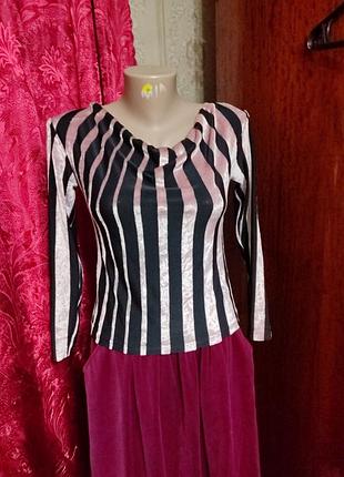 Велюровая блузка, полупрозрачная.