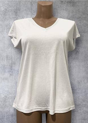 Біла футболка жіноча базова