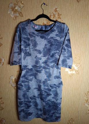 Красивое теплое женское платье.