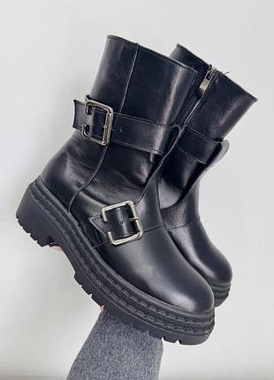 Чорні шкіряні черевики середньої висоти демісезон зима