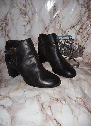 Шкіряні черевики на середніх підборах р.38