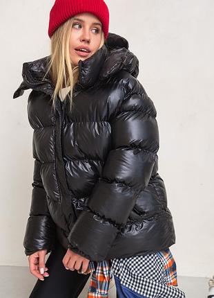 Дутый стеганый пуховик с капюшоном с поясом