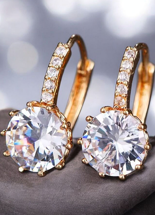 Сережки в золоті з білим камінцем