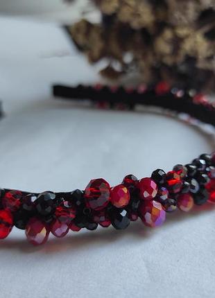 Обруч из бусин, обруч обшит бусинами, обруч из кристаллов, обруч с красными бусинами