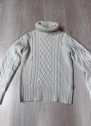 Теплый фактурный свитер