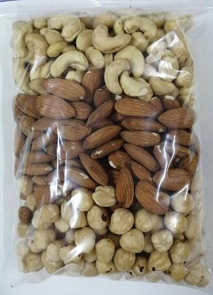 Микс орехов  не жареных 500грамм