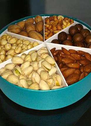 Подарочный набор из орехов 800гр. 6 видов