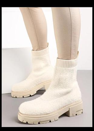Белые бежевые пушистые осенние весенние ботинки чулок ботльоны тракторная подошва 40р