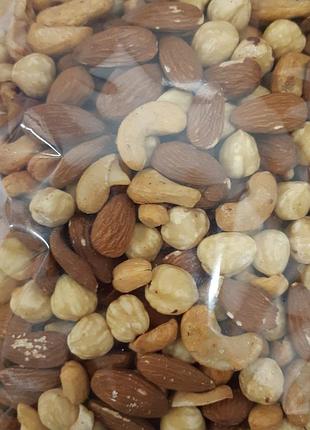 Микс жареных орехов - фундук,миндаль,кешью 500 грамм