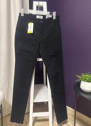 Джинси скіні чорні розмір 29