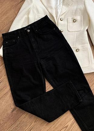 Жіночі чорні джинси мом