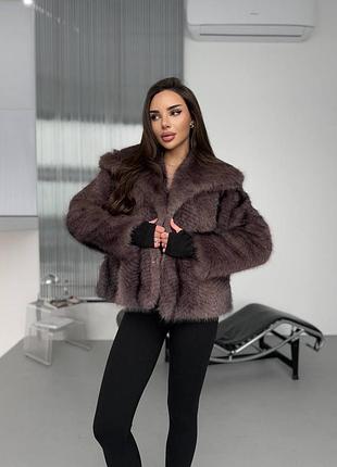 Шуба из мягкого, объемного меха дополнит твои стильные образы.