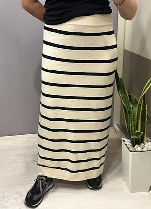 Щільна спідниця у смужку