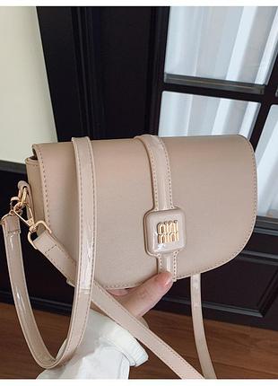 Бежевая классическая сумочка