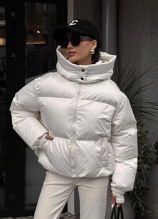 Теплый зимний пуховик с капюшоном на биопухую молочный, объемный пуфер на мембране зима, пуффер оверсайз на зиму на био пуффе