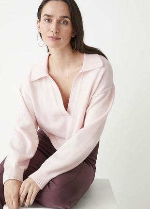 Ніжно рожевий светр поло