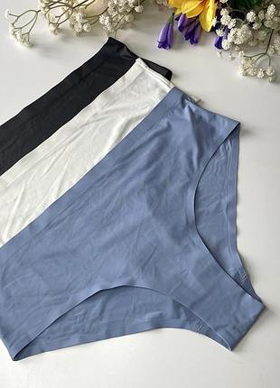 Комплект безшовних стрінгів 3 щт