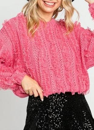 Теплый розовый свитер с рюшами