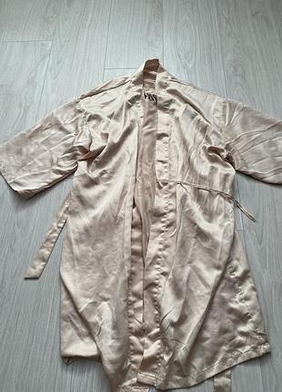 Жіночий бежевий халат