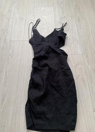 Міні сукня з цікавим вирізом