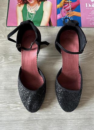 Чорні туфлі для бальних танців