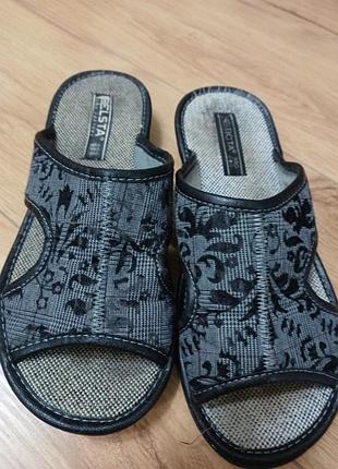 Женские домашние тапочки