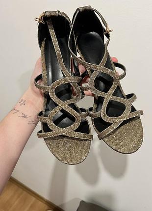 Блискучі босоніжки розмір 40