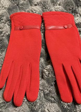 Червоні рукавички