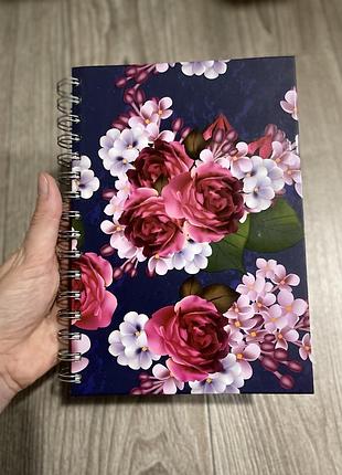 Гарний блокнот в квітковий принт