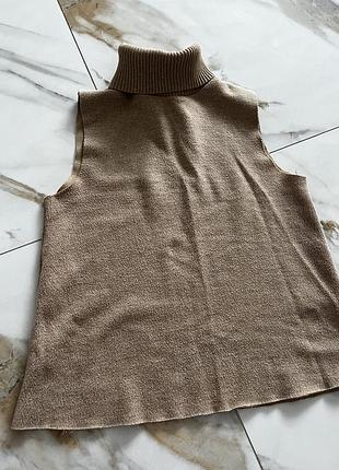 Жилет з горловиною