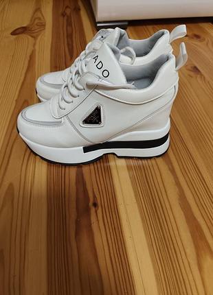 Кроссовки на платформе