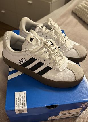 Жіночі кросівки adidas vl court 3.0, 38 розмір