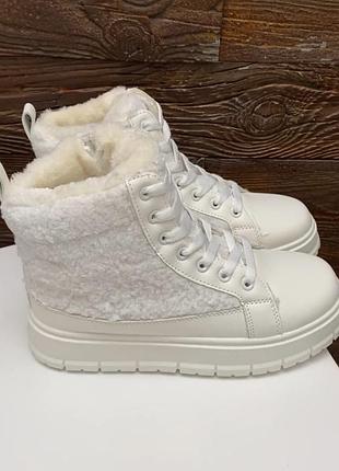 Белые женские зимние ботинки