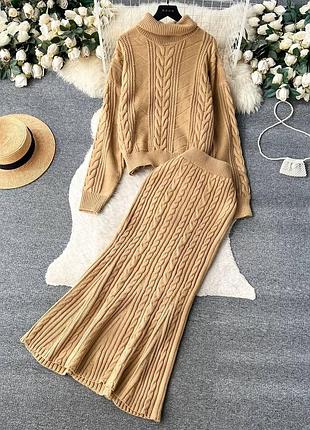 Затишний в'язаний костюм: джемпер оверсайз з горловиною виконаний декоративною в'язкою коса, та спідниця міді😍